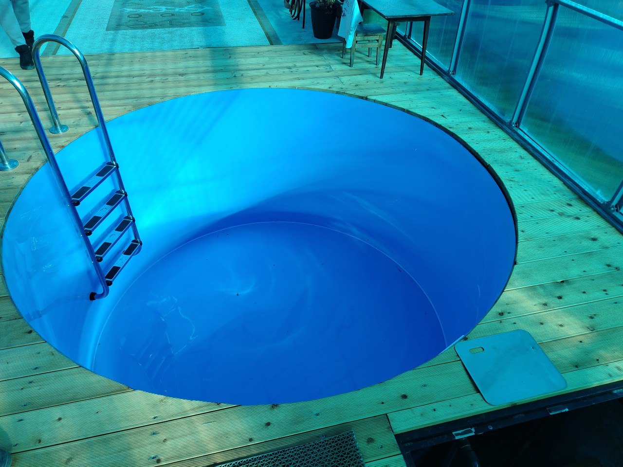 Круглый бассейн